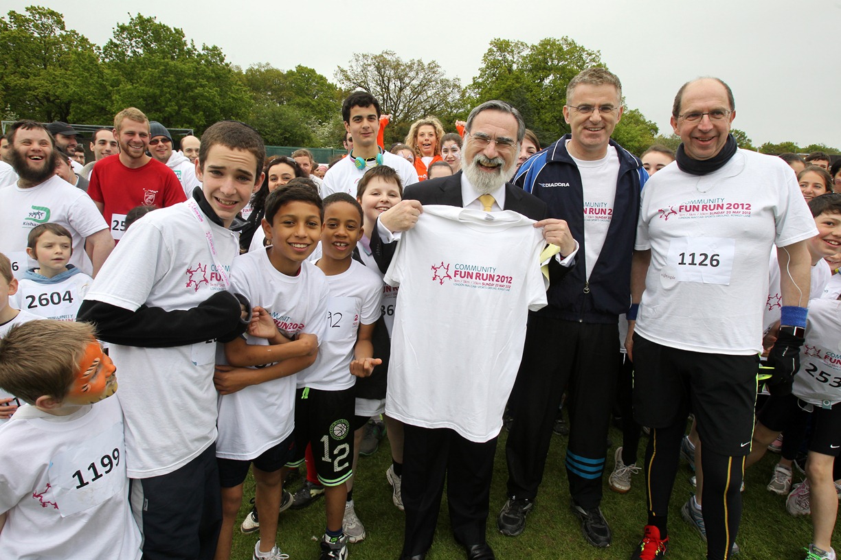 Chief Rabbi Lord Sack, Israel Ambassador Daniel Taub and Maccabi GB Chairman Michael Ziff prepare for the 5k run